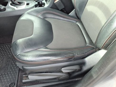 Used 2017 Jeep Cherokee Trailhawk w/ Cold Weather Group image 24