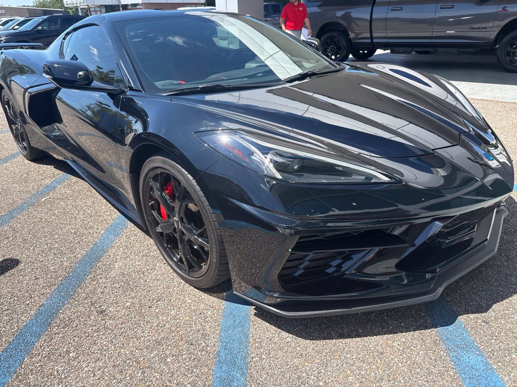 Used 2022 Chevrolet Corvette Stingray Preferred Cpe w/ Z51 Performance Package RWD image 5