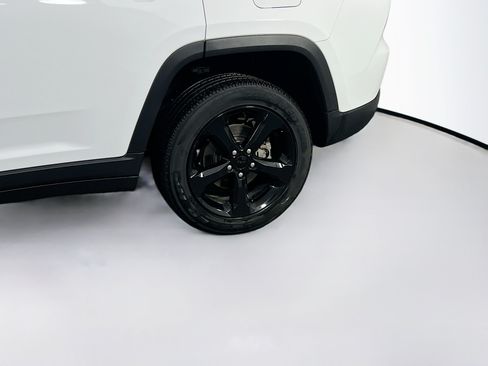 Used 2023 Jeep Grand Cherokee Altitude AWD/4WD image 30
