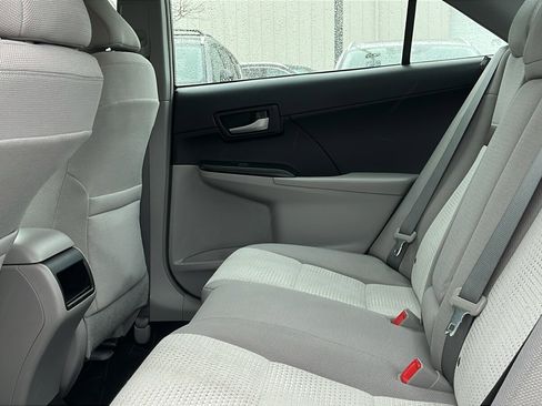 Used 2014 Toyota Camry LE image 19