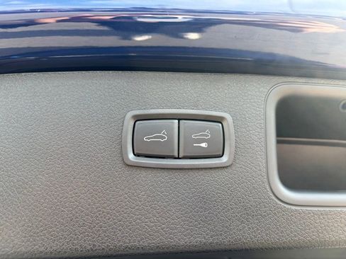 Certified 2026 Porsche Macan AWD/4WD image 13