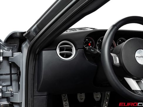 Used 2006 Ford GT RWD image 33