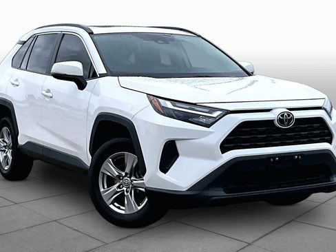 Used 2023 Toyota RAV4 XLE w/ Convenience Package FWD image 3
