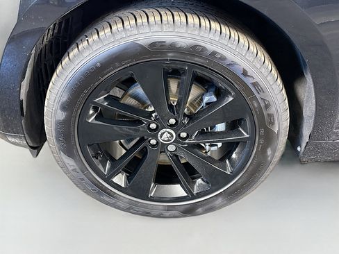 Used 2025 Jaguar F-PACE R-Dynamic S image 38