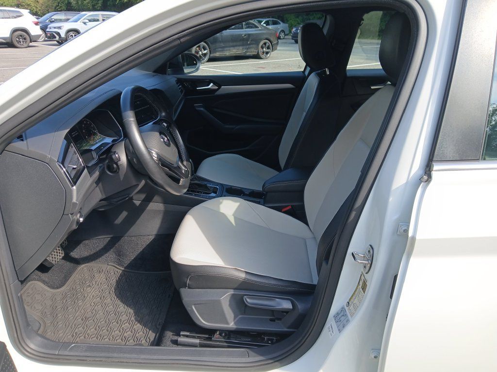 Used 2021 Volkswagen Jetta R-Line w/ R-Line Cold Weather Package FWD image 10