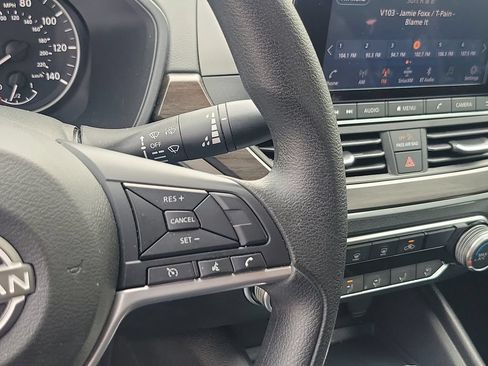 Used 2025 Nissan Altima 2.5 SV FWD image 22