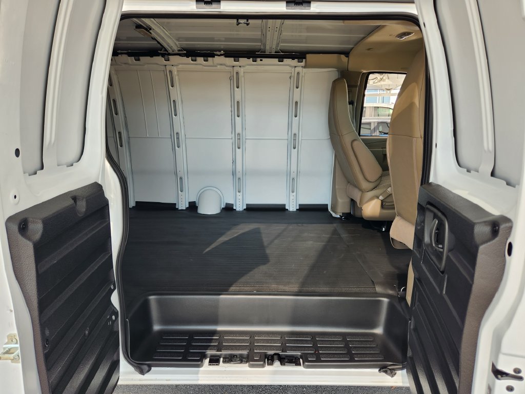 New 2026 Chevrolet Express 2500 Extended w/ Safety Package RWD image 18