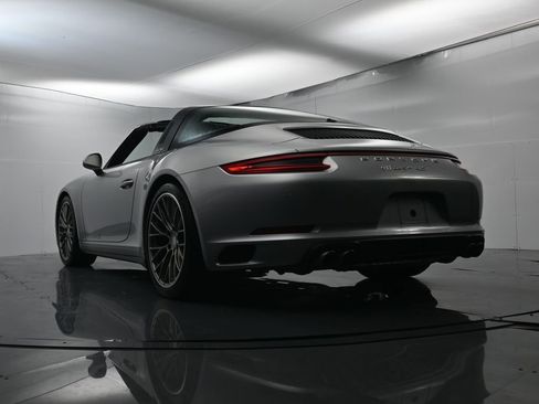 Certified 2019 Porsche 911 Targa 4S image 46