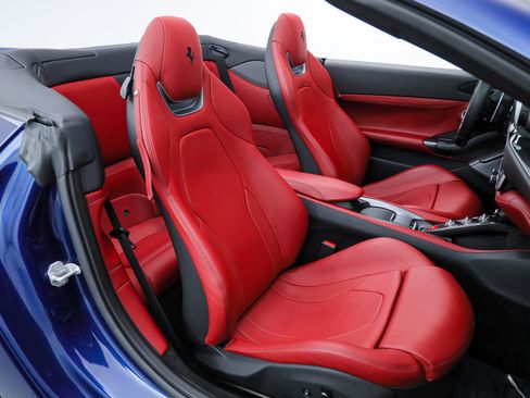 Certified 2019 Ferrari Portofino image 32