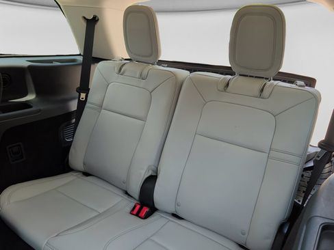 Used 2025 Lincoln Aviator AWD w/ Jet Appearance Package image 33