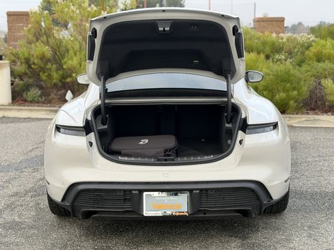 Used 2024 Porsche Taycan image 12