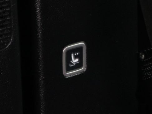 Used 2021 Chrysler Pacifica Touring w/ S Appearance Package image 11