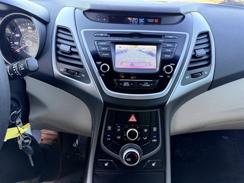 Used 2014 Hyundai Elantra SE w/ Option Group 02 FWD image 31