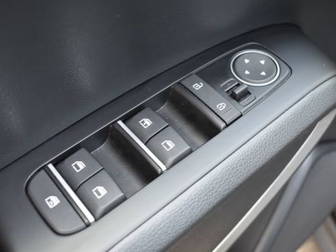 Used 2025 Kia Soul LX FWD image 18