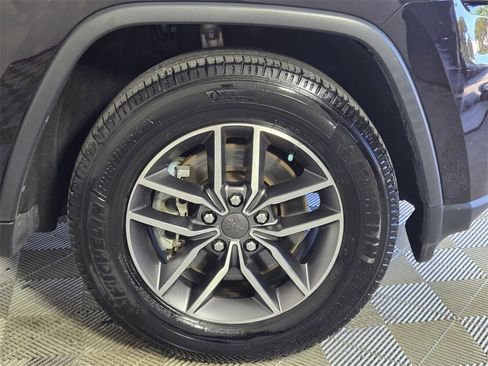 Used 2021 Jeep Grand Cherokee Limited image 18