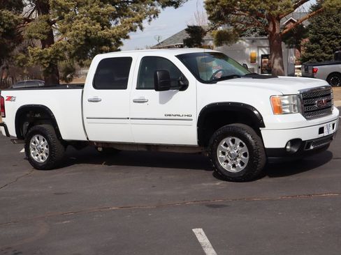 Used 2014 GMC Sierra 2500 Denali image 3