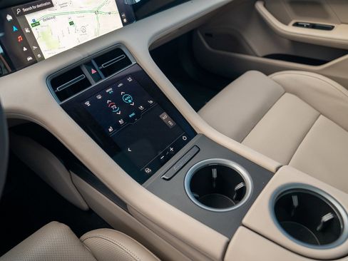 Used 2025 Porsche Taycan image 20