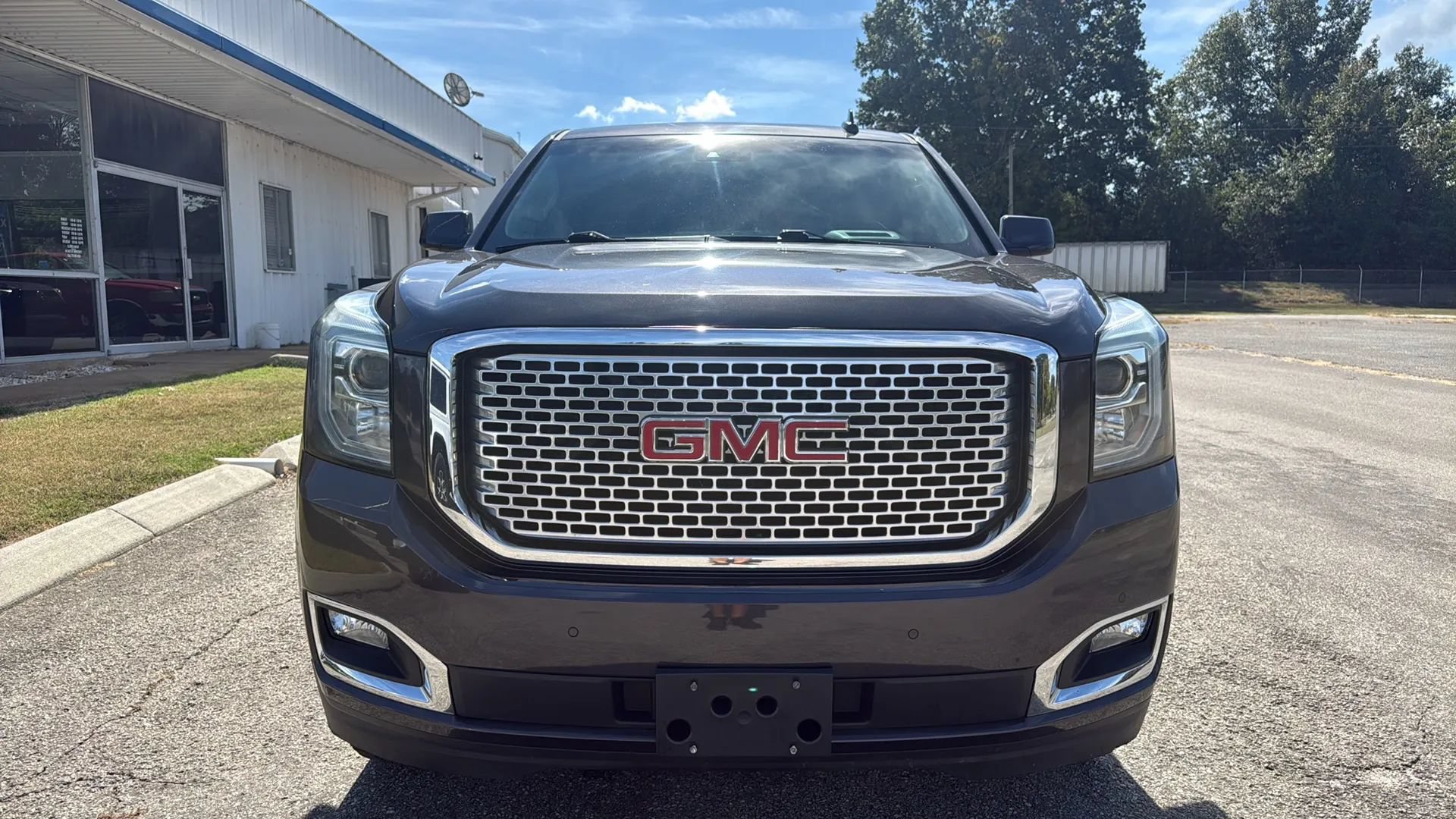 Used 2015 GMC Yukon XL Denali w/ Premium Package AWD/4WD image 11