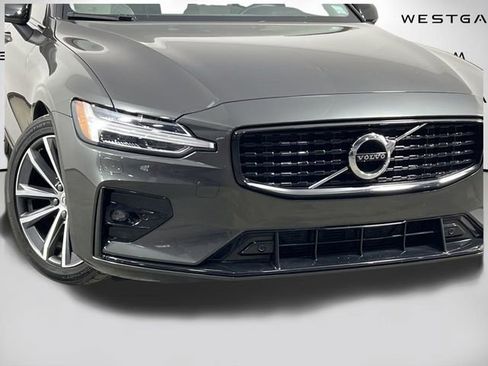 Used 2022 Volvo S60 B5 Momentum w/ Premium Package image 42