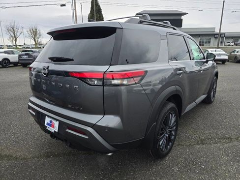 New 2026 Nissan Pathfinder SL image 3