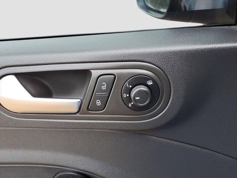 Used 2019 Volkswagen Beetle 2.0T S image 39