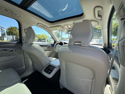 Used 2023 Volvo XC90 B6 Plus image 20