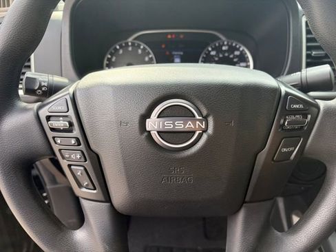 Used 2023 Nissan Frontier SV w/ Tow Package RWD image 7