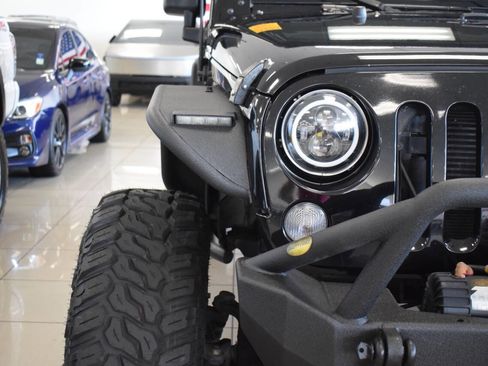 Used 2018 Jeep Wrangler Unlimited Sport S AWD/4WD image 16