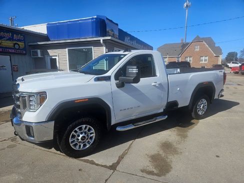 Used 2022 GMC Sierra 2500 SLE w/ SLE Convenience Package image 3