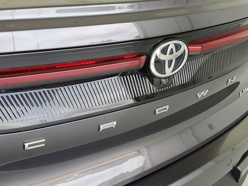 Used 2023 Toyota Crown Limited image 9