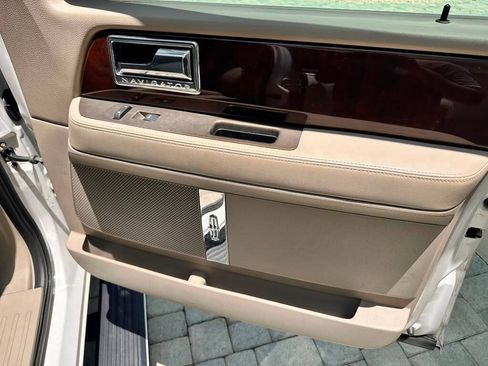 Used 2014 Lincoln Navigator 2WD image 68