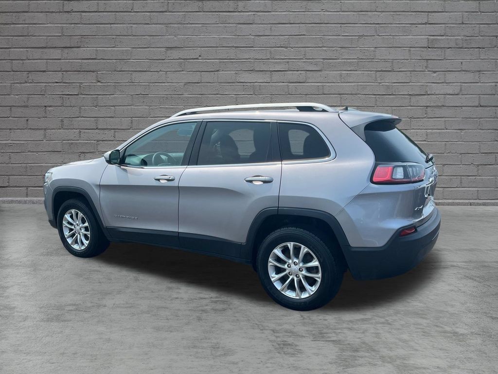 Used 2019 Jeep Cherokee Latitude w/ Popular Appearance Group AWD/4WD image 3