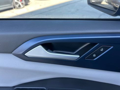 Certified 2023 Volkswagen Taos SE image 53