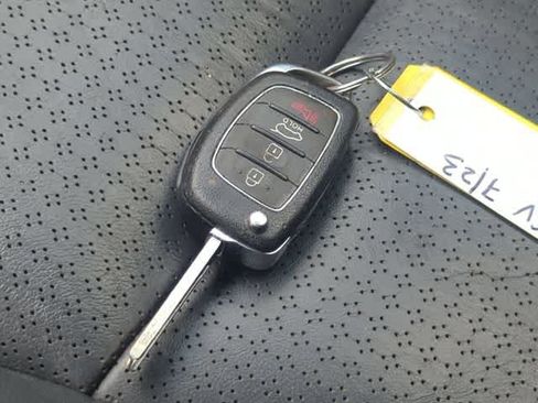 Used 2013 Hyundai Santa Fe GLS AWD/4WD image 33