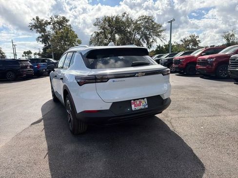 New 2026 Chevrolet Equinox EV LT image 9