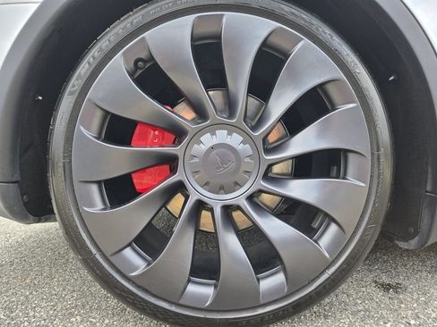 Used 2023 Tesla Model Y Performance AWD/4WD image 31