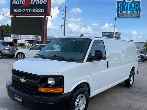 Used 2017 Chevrolet Express 2500 Extended RWD image 1