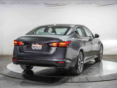 Used 2021 Nissan Altima 2.5 SV FWD image 4