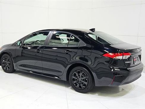 Used 2025 Toyota Corolla LE FWD image 6