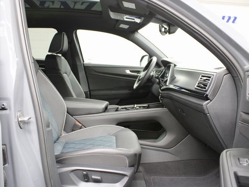 Used 2024 Volkswagen Atlas Cross Sport SEL Premium R-Line image 29