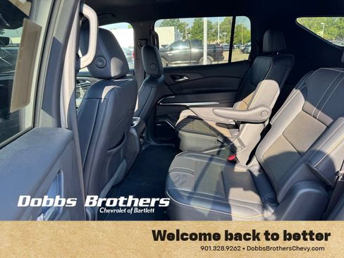 Used 2025 Chevrolet Traverse High Country FWD image 17