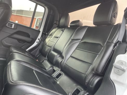 Used 2020 Jeep Gladiator Overland image 13