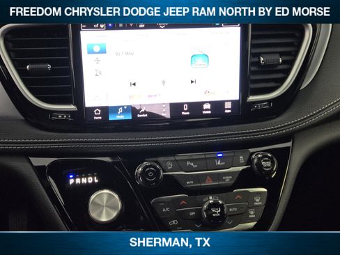 New 2026 Chrysler Pacifica Limited image 11