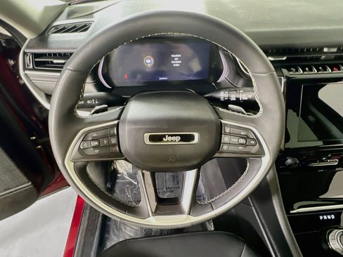 Used 2023 Jeep Grand Cherokee Laredo w/ Luxury Tech Group I AWD/4WD image 11