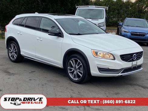 Used 2016 Volvo V60 T5 Cross Country image 7