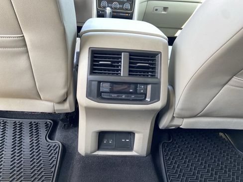 Used 2023 Volkswagen Atlas SE w/ Panoramic Sunroof Package FWD image 48
