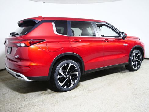 New 2025 Mitsubishi Outlander SE image 2