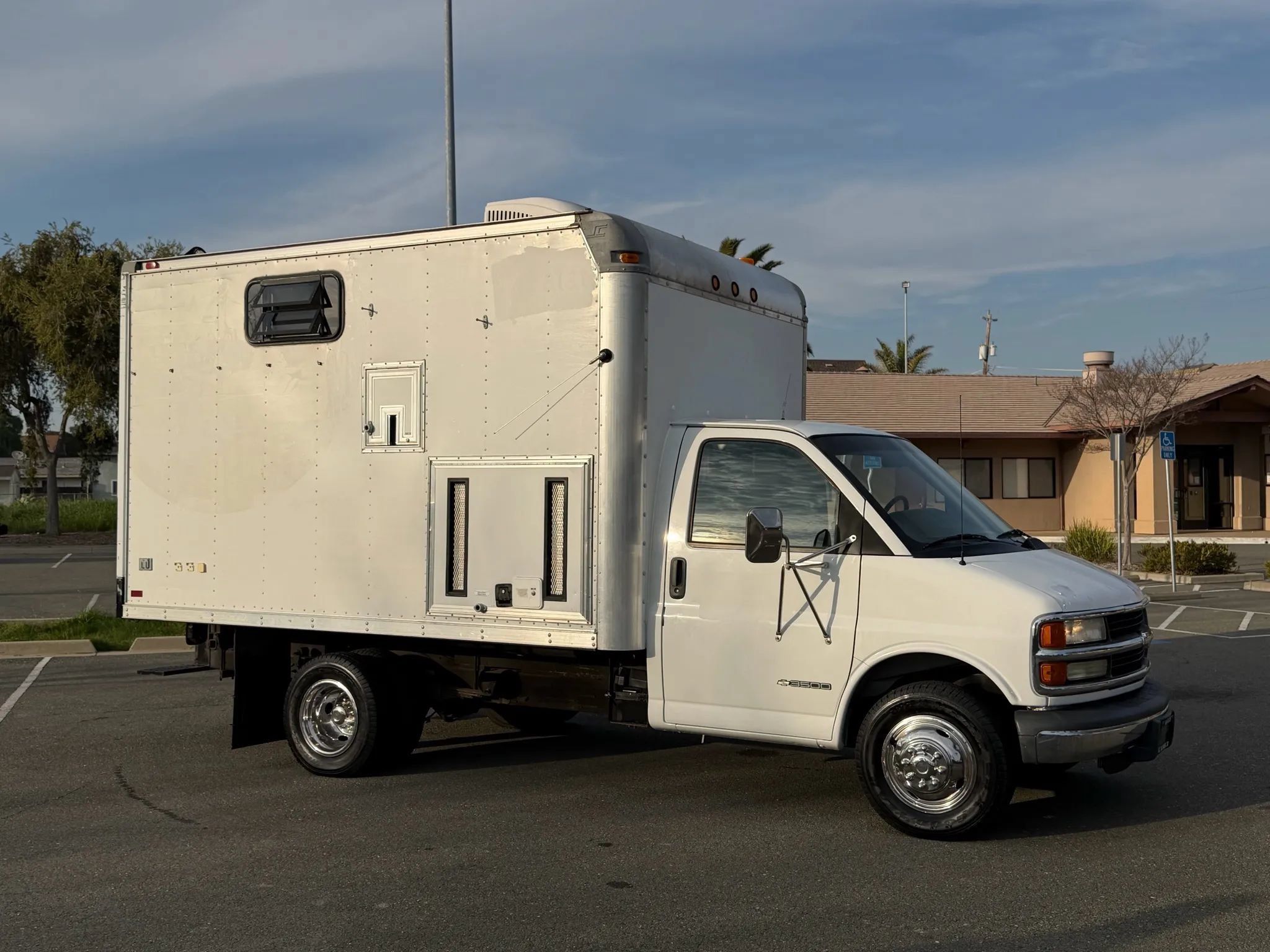 Used 2002 Chevrolet Express 3500 w/ Appearance Pkg RWD image 14