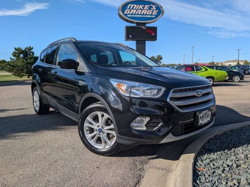 Used 2018 Ford Escape SE FWD image 2