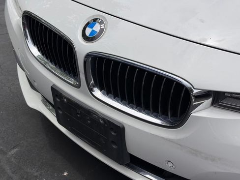 Used 2018 BMW 330i xDrive Sedan w/ Executive Package AWD/4WD image 12